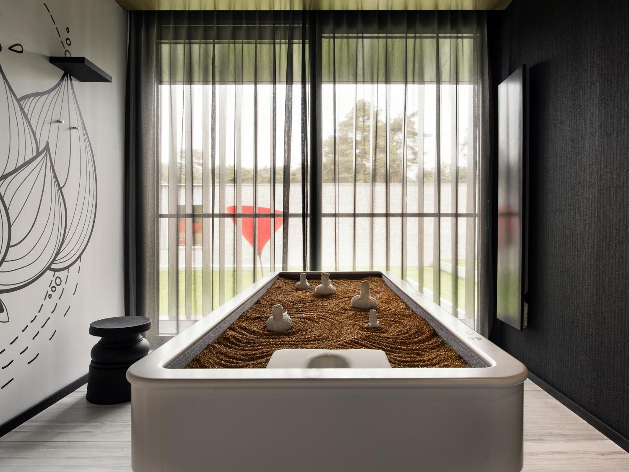 La Butte Aux Bois A Small Luxury Hotel Of The World Lanaken Bagian luar foto