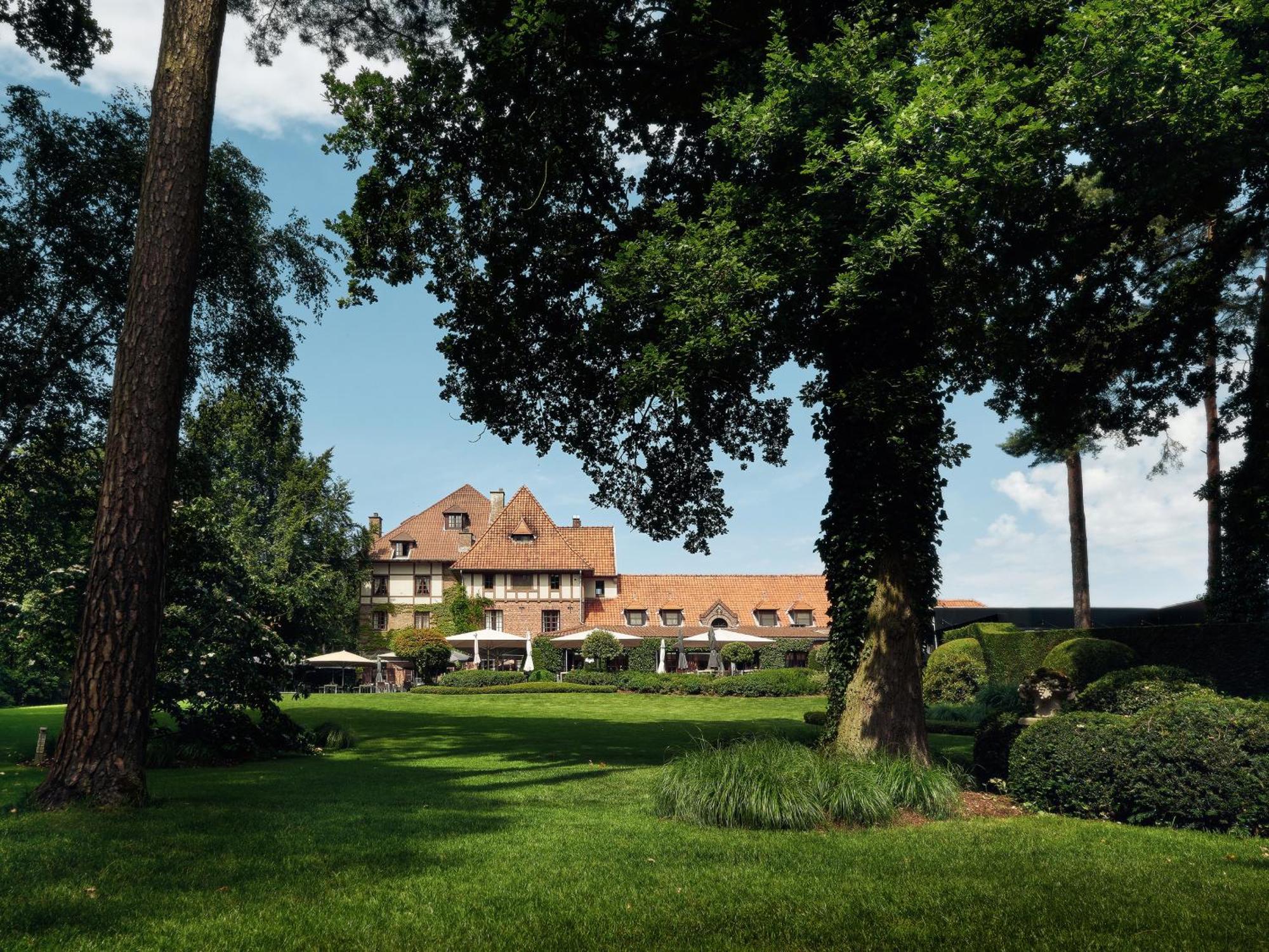 La Butte Aux Bois A Small Luxury Hotel Of The World Lanaken Bagian luar foto
