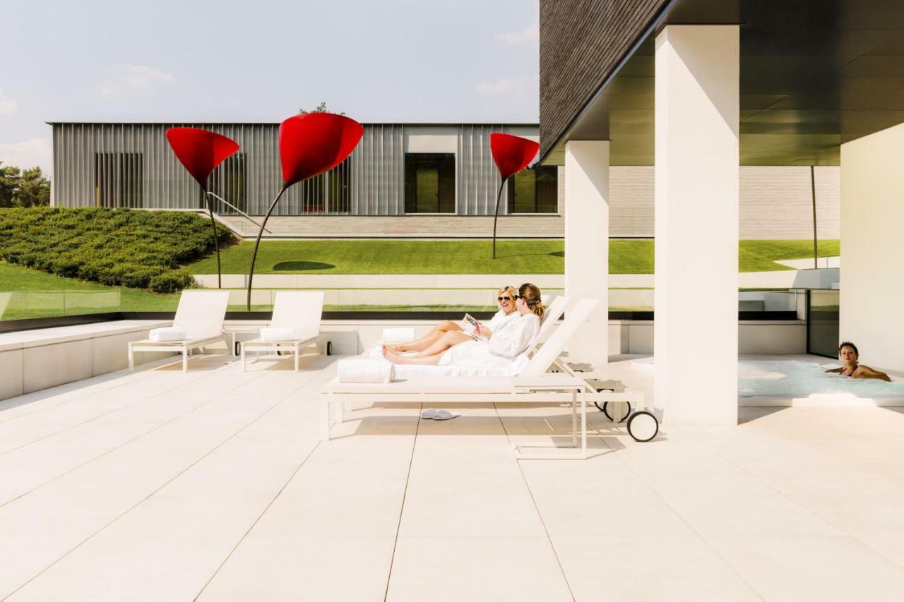 La Butte Aux Bois A Small Luxury Hotel Of The World Lanaken Bagian luar foto